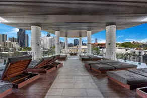 Free Parking! High Level 2b apt in the Valley - Image 3