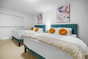 6Bed Niagara Loft| Game &Cloud Studio|15m to Fall - Image 2