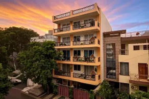Chic & Cozy Pink Theme | 1BHK w/ Balcony Gurugram - Image 5