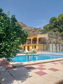 House with swimming pool and paddle tennis court - Image 2