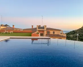 Casa Colon: Spacious 2br flat- Sea Views & Terrace - Image 4