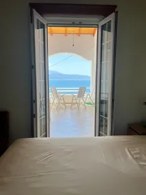 Monastiraki 2BR • Sea View • Walk to quiet Beach - Image 5