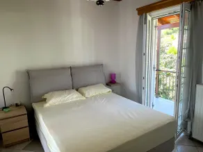 Monastiraki 2BR • Sea View • Walk to quiet Beach - Image 3
