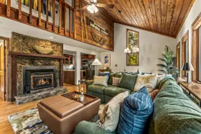 Cabin retreat with hot tub mins to Breck - Image 3
