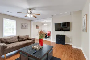 Relaxing 3BR Retreat 15 Minutes to Broadway - Image 5