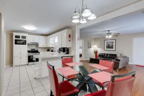 Relaxing 3BR Retreat 15 Minutes to Broadway - Image 2