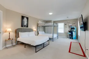 Relaxing 3BR Retreat 15 Minutes to Broadway - Image 3