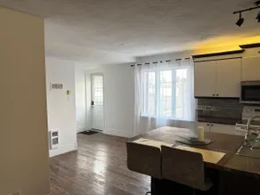 2 Bedroom Suite|Full Kitchen|Private Deck|BBQ - Image 5