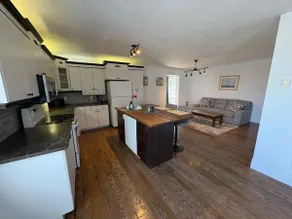 2 Bedroom Suite|Full Kitchen|Private Deck|BBQ - Image 3