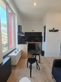 Beautiful renovated studio. - Image 2