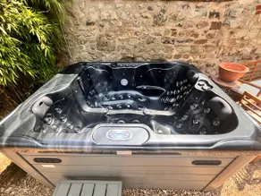 Wellness getaway in Fontevraud: garden & jacuzzi - Image 3