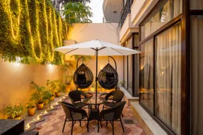 Elegant 1BHK Apartment w/ Common Sitting Area - Image 5