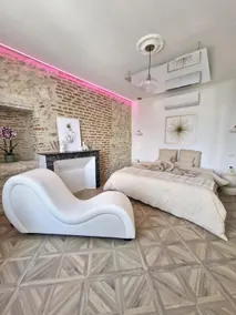 The Audacious-Jacuzzi and Sauna - Image 3
