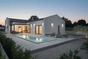 Villa with heated outdoor pool - Image 2