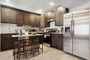 Cozy 3BR Near NYC & MetLife | Parking Included - Image 5