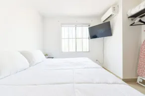 1 King, 3 Twin bed, Pool & 2 parking | 3BR2br 7ppl - Image 4