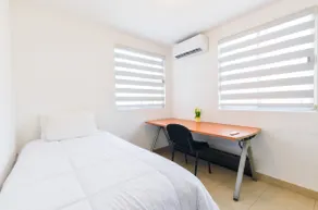 1 King, 3 Twin bed, Pool & 2 parking | 3BR2br 7ppl - Image 5