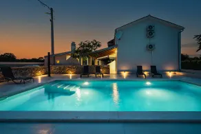 Charmerende stenvilla med privat pool, WiFi, klima, dart, liggestole og fantastisk sommerkøkken - Image 2