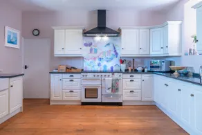 Greenhill Cottage Sea Views with Thatched Charm - Image 4