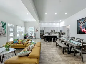 OMG! Amazing Walkability, just come & enjoy - Image 4