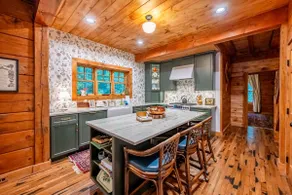 5BD/ 3BA Mountain Retreat w/ Resort Amenities - Image 2