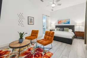 Cozy Spot Near Downtown No 318 - Image 4