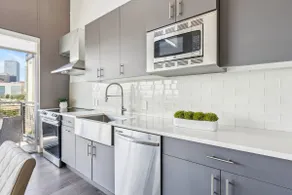 Penthouse | Luxe + Views No 604 - Image 4