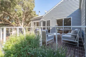 Moonah Retreat—Coastal Serenity near Hot Springs - Image 2