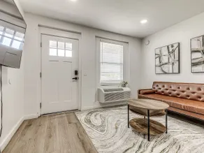 Remodeled Modern 1Bed - Image 5