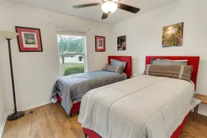 Cozy Hideaway 2 BR under 2 miles to airport. - Image 4