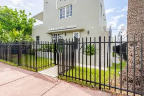 Spectacular House Parking Pool Sauna Cold Plunge - Image 2