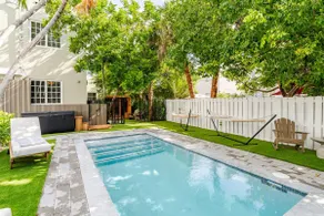 Spectacular House Parking Pool Sauna Cold Plunge - Image 3