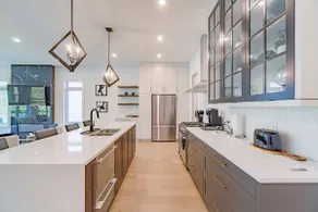 Modern 3-Bedroom Home, 10 mins to Falls & Golf - Image 3