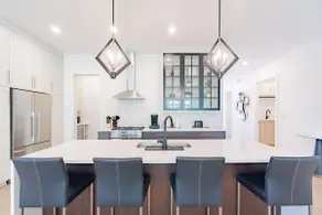 Modern 3-Bedroom Home, 10 mins to Falls & Golf - Image 4