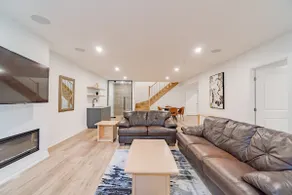 Modern 3-Bedroom Home, 10 mins to Falls & Golf - Image 5
