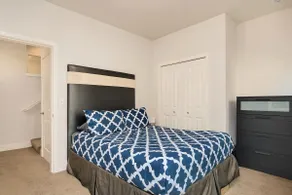 Stylish Urban Townhome with Inspiring Eastern View - Image 4