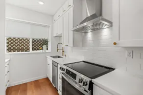 Stylish Coach House in Walkable Proctor District - Image 3
