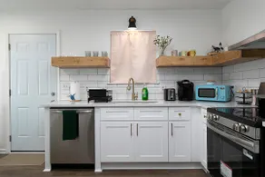 Rustic 2BR Farmhouse Retreat With 2 King Beds - Image 5