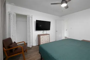 Rustic 2BR Farmhouse Retreat With 2 King Beds - Image 4