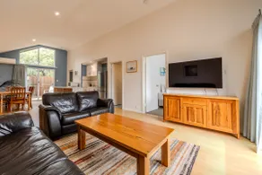 'Ocean Edge Retreat' 5 Albany Bayside Villas - Image 4