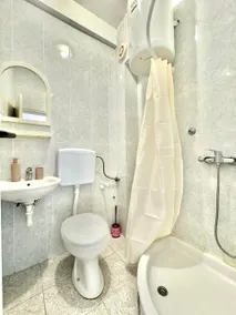 B&M Holiday-Double Room - Image 4