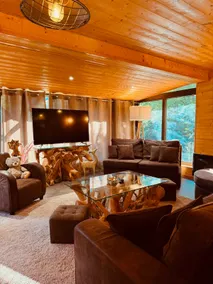 Chalet L'Écrin – Hot Tub, Pool, Sauna & Steam Room - Image 4
