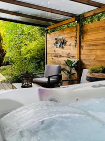 Chalet L'Écrin – Hot Tub, Pool, Sauna & Steam Room - Image 3