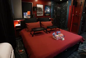 Movie Room – King-Size - Cine Suite in City Center - Image 3