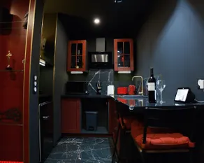 Movie Room – King-Size - Cine Suite in City Center - Image 5