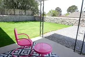 Blush & Roar: 3 Bedroom, 6 Beds, 2 Bath, Pets ok. - Image 4