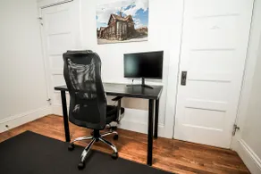 Sunlit 2-Story Place | Boston 25Min | Free Parking - Image 4