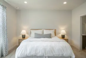 King Suites | Sleeps 10 | Large Garage | St Lukes - Image 2