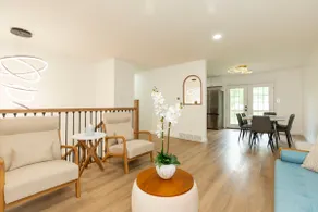 Modern Renovated 4min Notredame 4bed 2Bath 10Peopl - Image 2