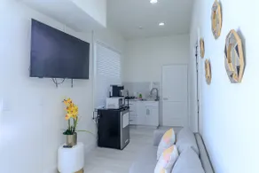 Clean & Cozy 2/1 Apt in Ft Myers - Image 4